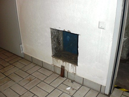 Durchbruch durch wand, Fliesen, Wanddurchbruch