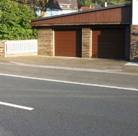 Straße, Einfahrt, Garange, Garagentor, Bordstein Straße, Einfahrt, Garange, Garagentor, Bordstein