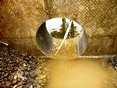 Kernlochbohrung im Fundament einer Brcke, Grundwasser