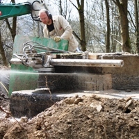 hydrauschlische Wandsge, Betonsgen, Person, Wald, Wasser